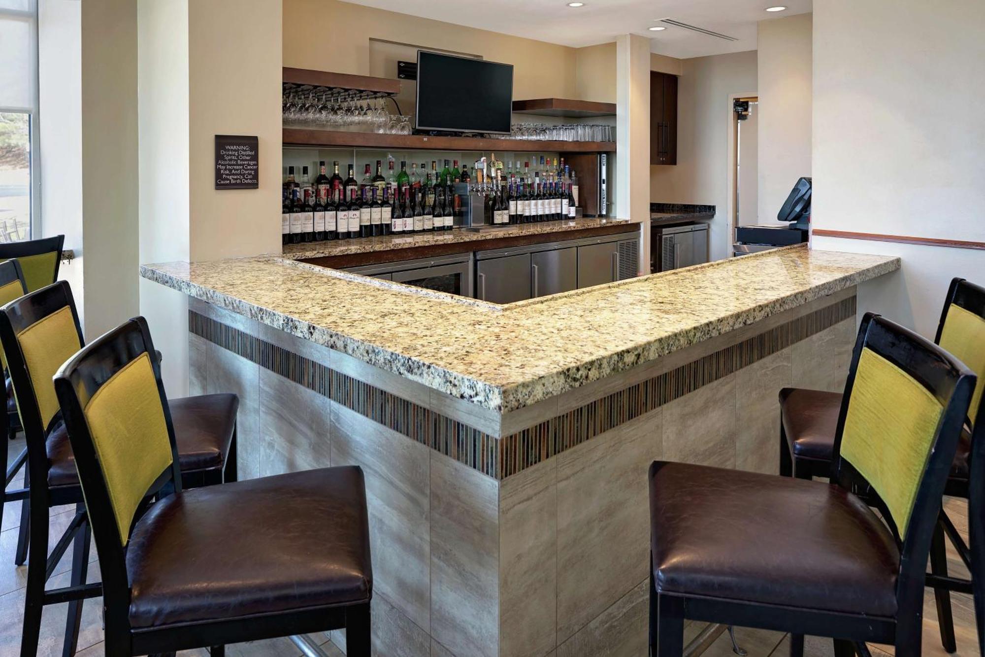Hilton Garden Inn Hartford North-Bradley International Airport Windsor Exterior photo