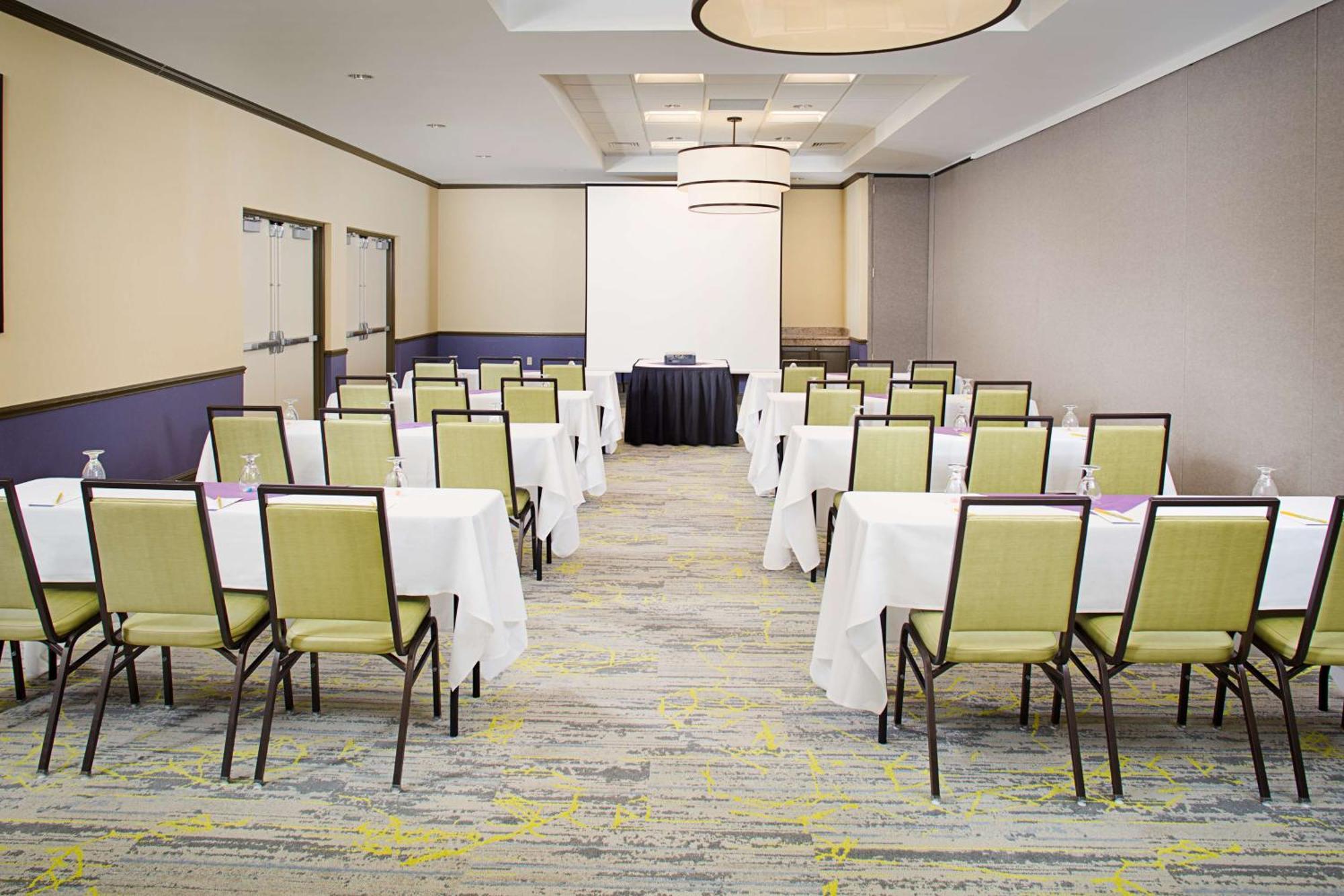 Hilton Garden Inn Hartford North-Bradley International Airport Windsor Exterior photo