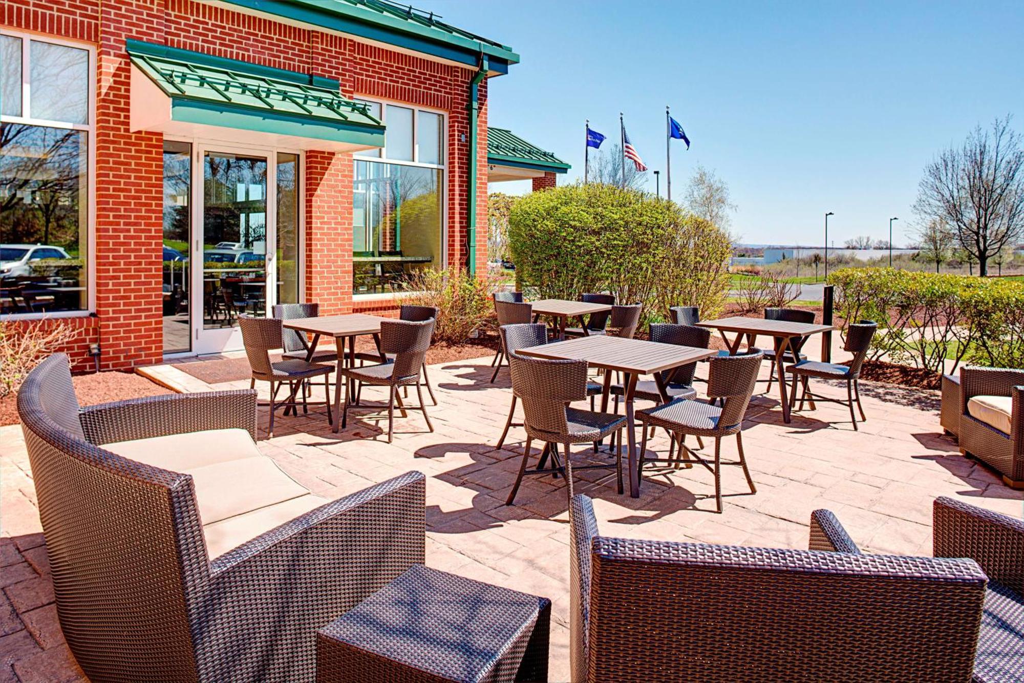 Hilton Garden Inn Hartford North-Bradley International Airport Windsor Exterior photo